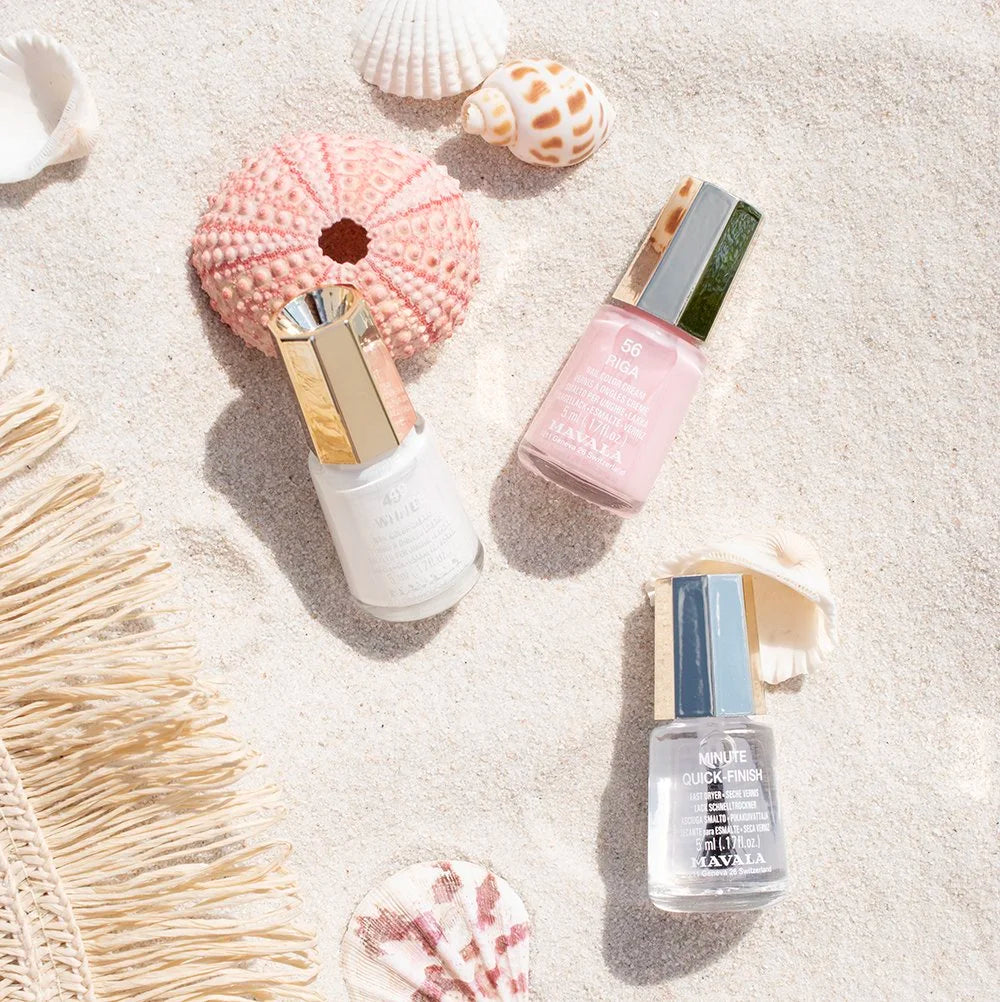 Pourquoi les ongles jaunissent sous le vernis